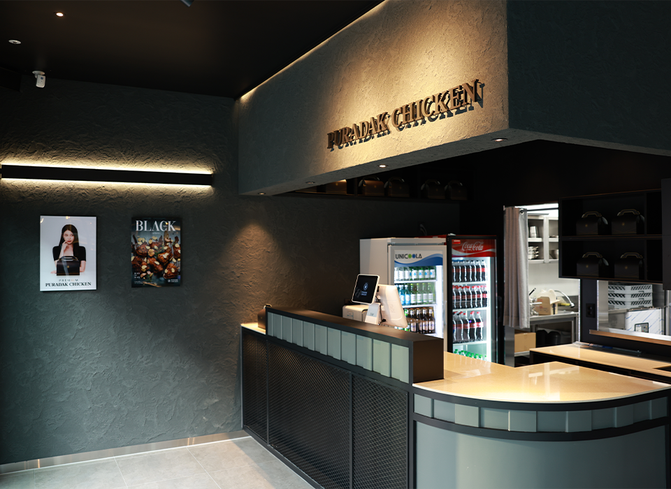 푸라닭 딥블랙 인테리어