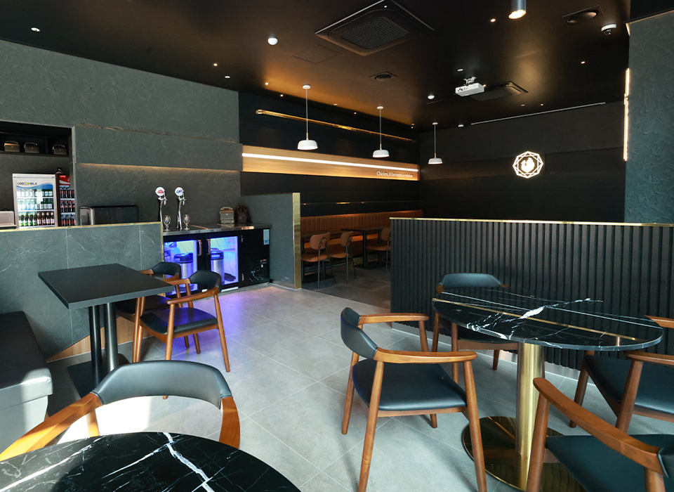 푸라닭 딥블랙 인테리어